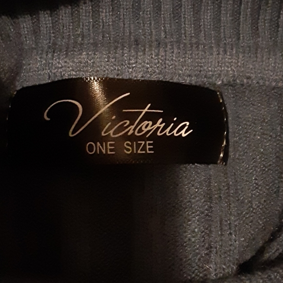 Sweater - Picture 4 of 4